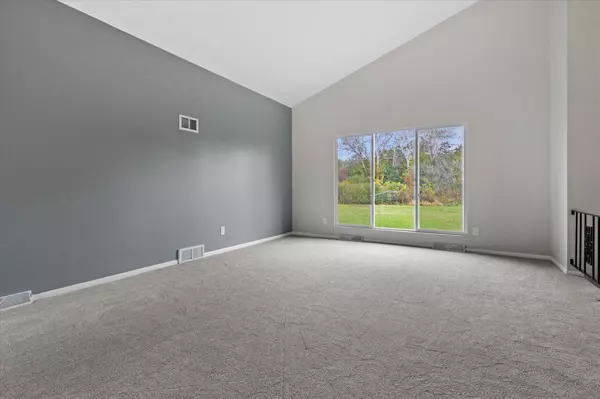 Mequon, WI 53092,12619 N River Forest CIRCLE