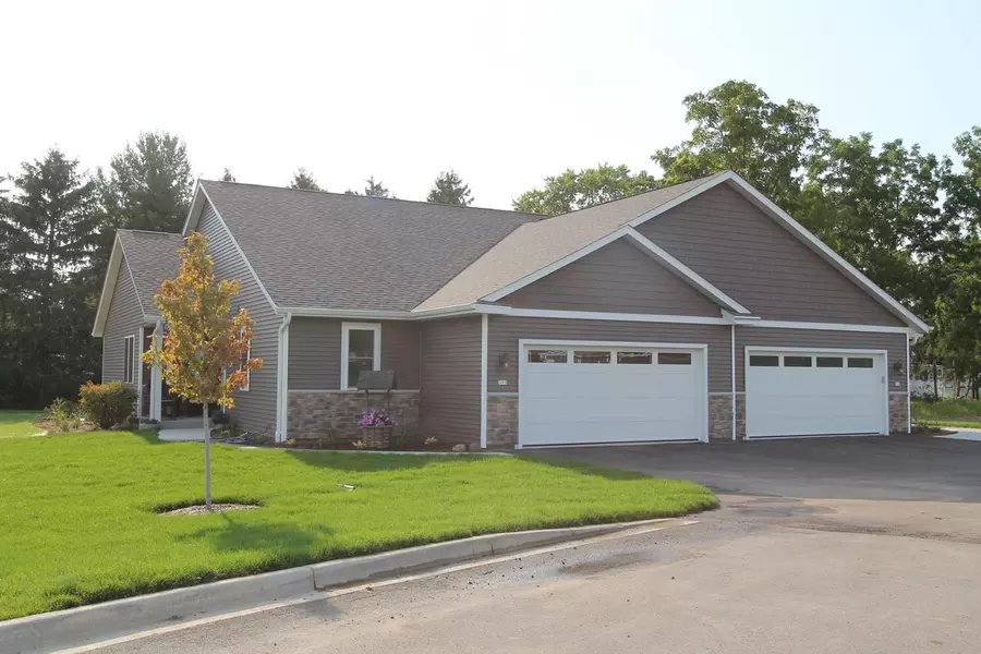 312 N Trailview CIRCLE #25, Waterford, WI 53185