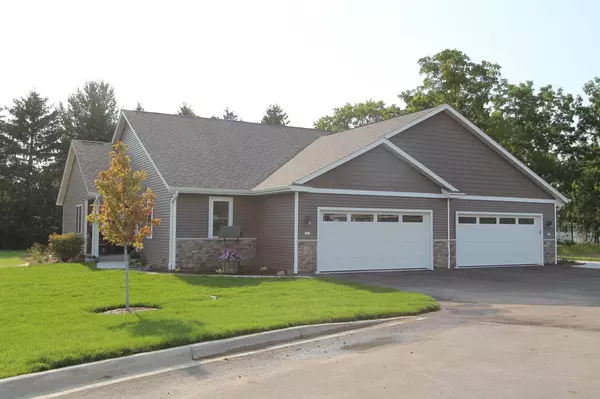 313 N Trailview CIRCLE #34, Waterford, WI 53185