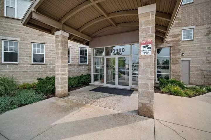 10900 W Bluemound ROAD #207, Wauwatosa, WI 53226