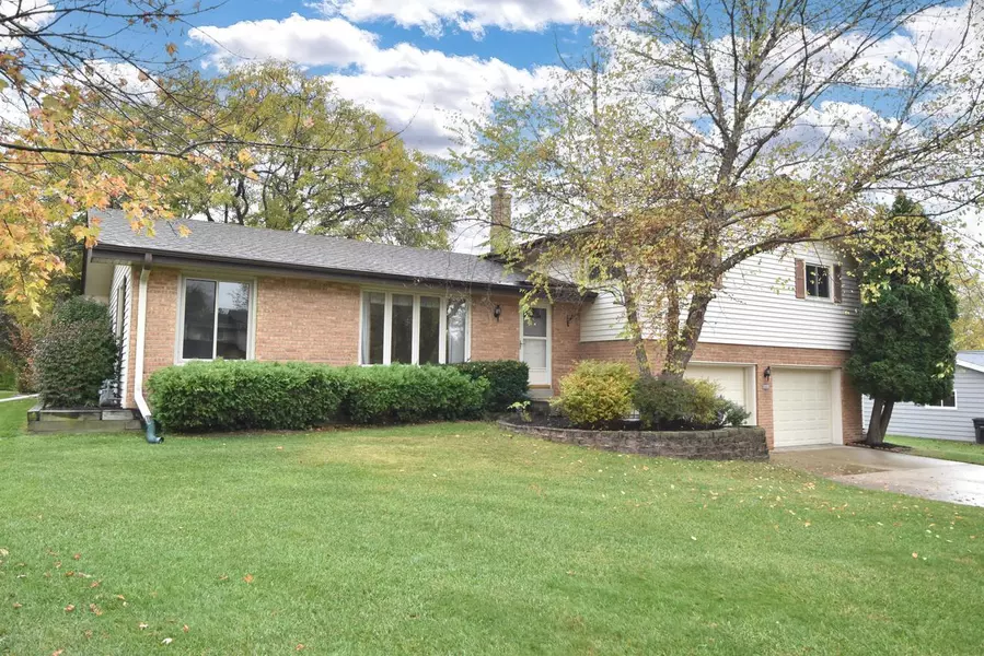 6003 W Beacon Hill PLACE, Franklin, WI 53132