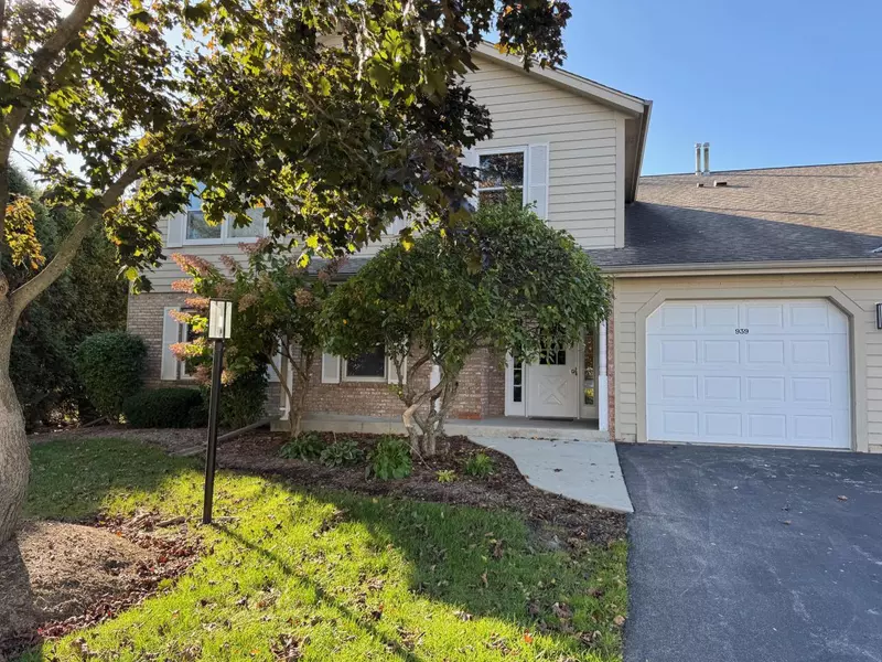 939 Crestwood DRIVE #1D, Burlington, WI 53105