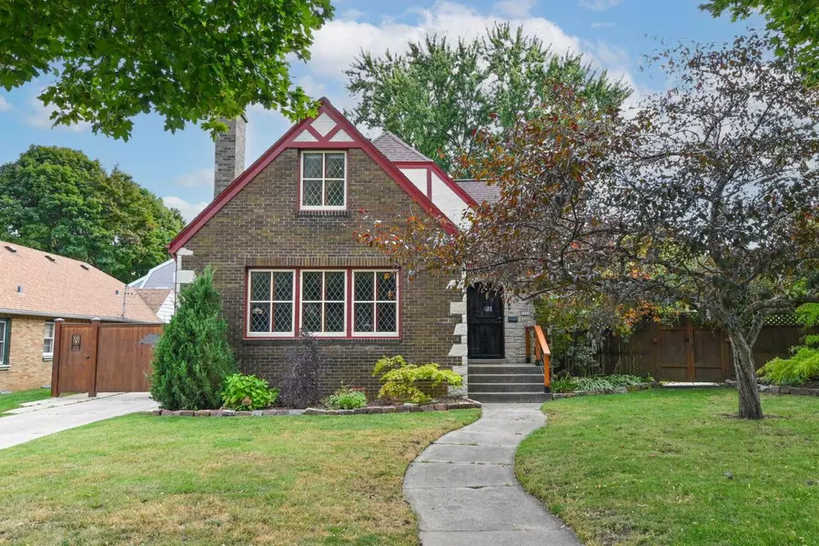 5211 W Wisconsin AVENUE #5217, Milwaukee, WI 53208