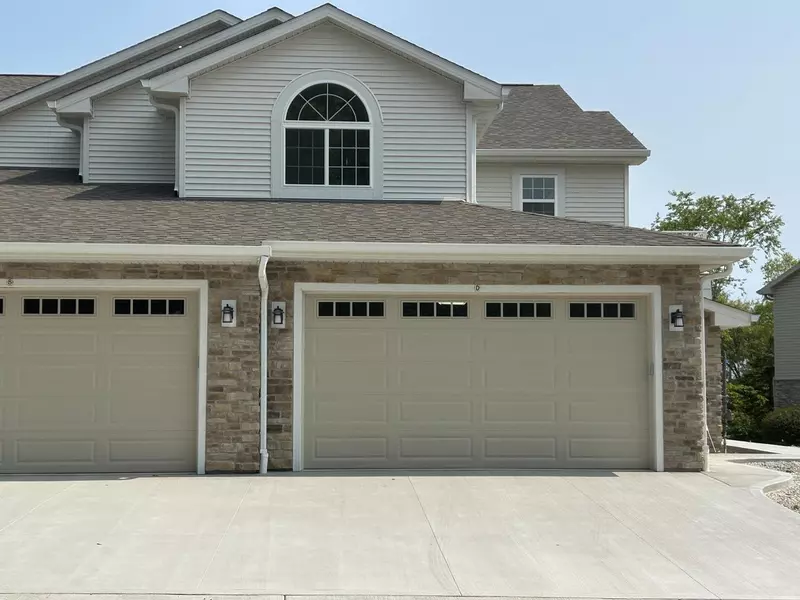 W141N9978 Seven Pines WAY #204, Germantown, WI 53022