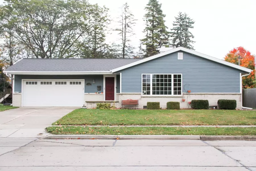 1625 Atlanta CIRCLE, Manitowoc, WI 54220