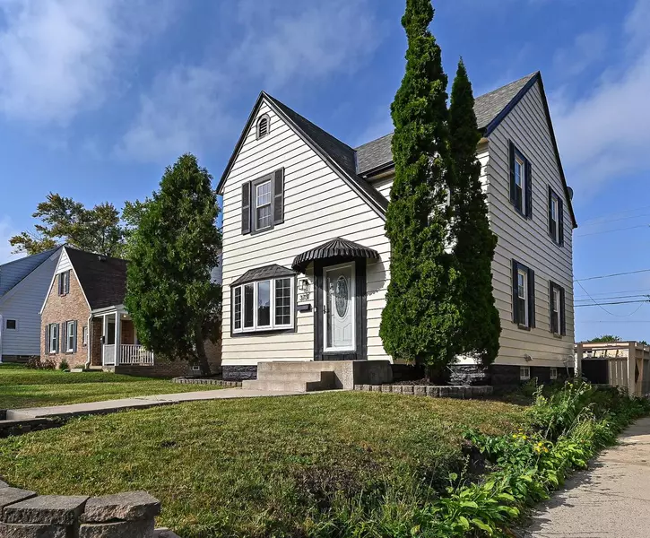 3731 S 56th STREET, Greenfield, WI 53220