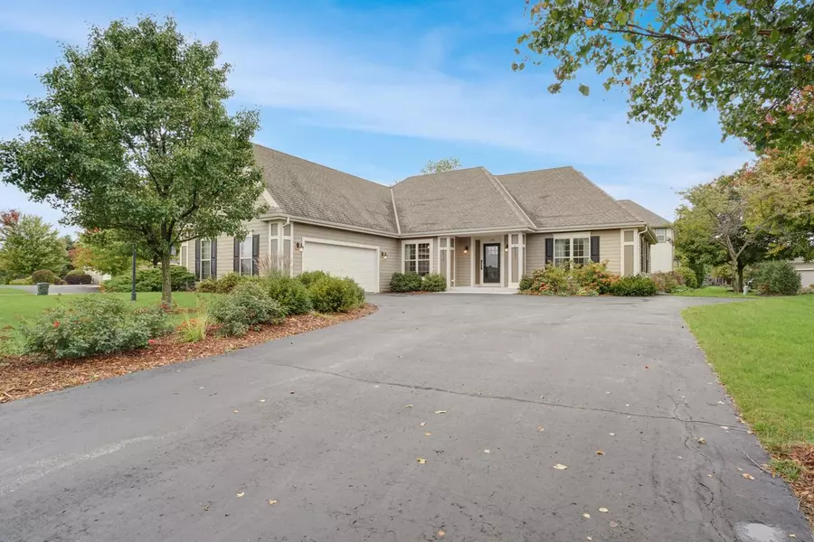 1840 La Belle Springs LANE, Oconomowoc, WI 53066