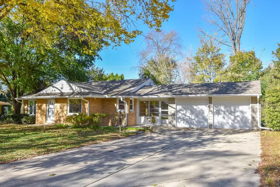 316 Sunny LANE, Thiensville, WI 53092