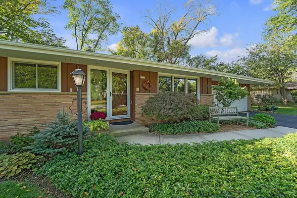 2417 W Acacia ROAD, Glendale, WI 53209