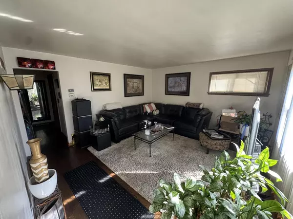 Milwaukee, WI 53209,1526 W Congress STREET