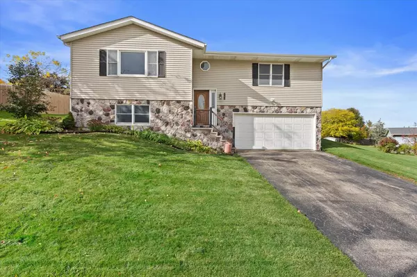 113 Kerri Ann COURT, Hartford, WI 53027