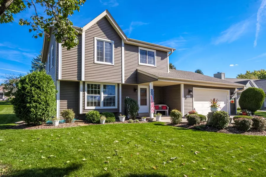 1621 Fox River PARKWAY, Waukesha, WI 53189