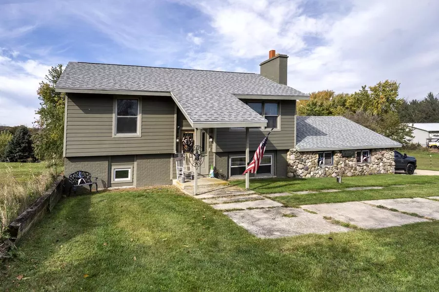 N7423 County Road H, Elkhorn, WI 53121