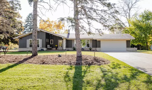 Pewaukee, WI 53072,N28W26587 Miami DRIVE