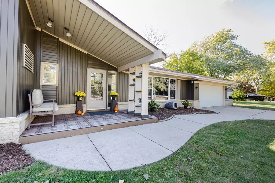 N28W26587 Miami DRIVE, Pewaukee, WI 53072