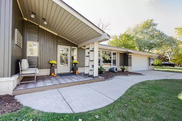 N28W26587 Miami DRIVE, Pewaukee, WI 53072