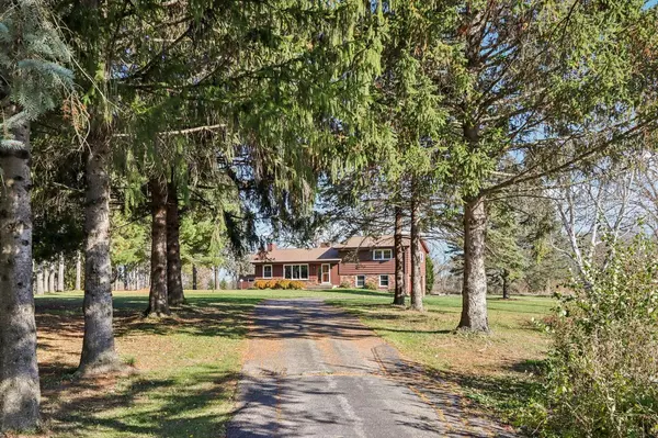 W398N8740 Amber LANE, Ixonia, WI 53036