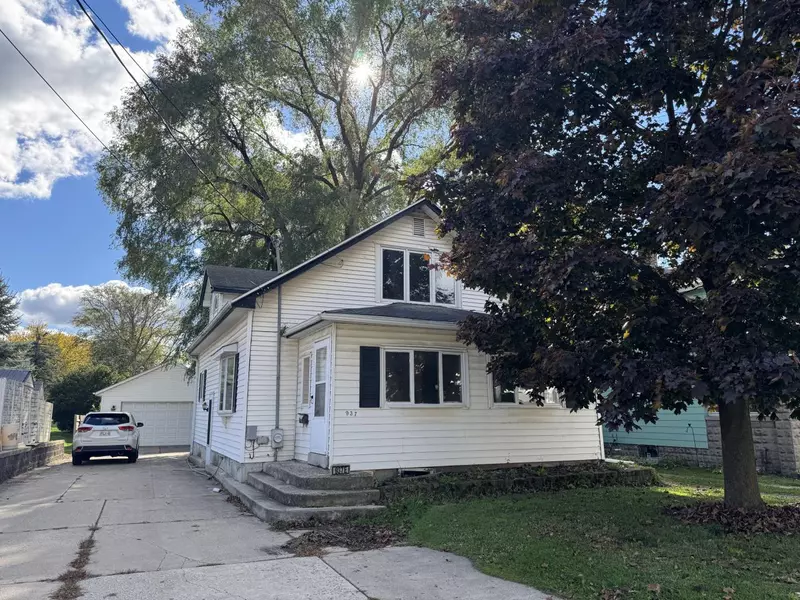 937 E Moreland BOULEVARD, Waukesha, WI 53186