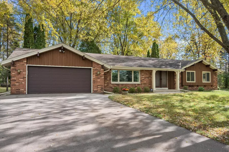 11118 N Pebble LANE, Mequon, WI 53092