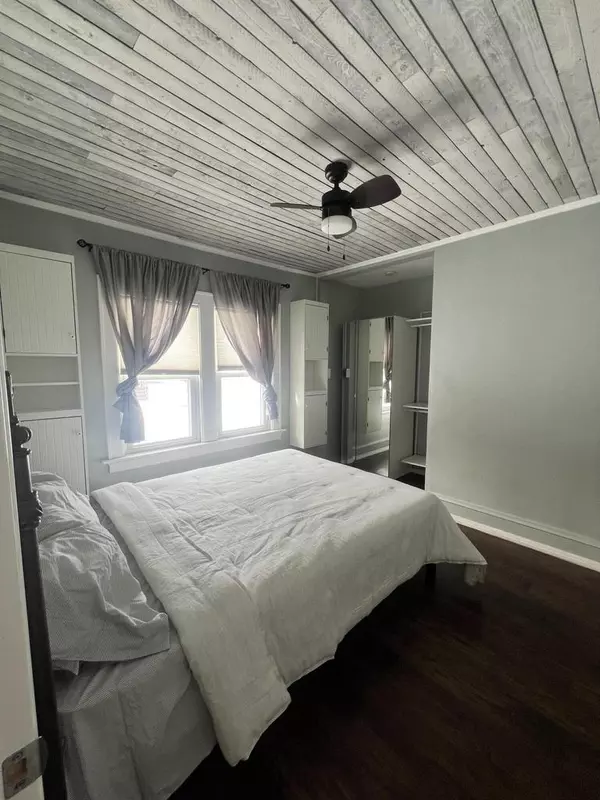 Milwaukee, WI 53222,7715 W Center STREET