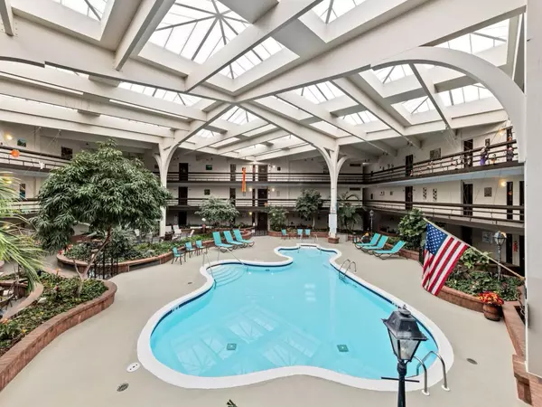 5200 S Tuckaway BOULEVARD #249C, Greenfield, WI 53221