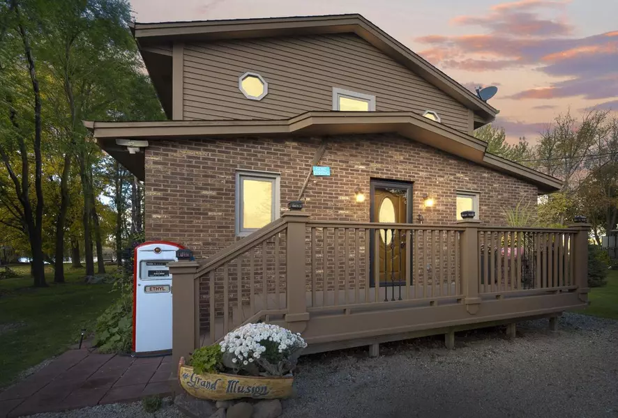 8508 Fox River ROAD, Waterford, WI 53185