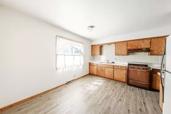 Milwaukee, WI 53225,5137 N 106th STREET #5139