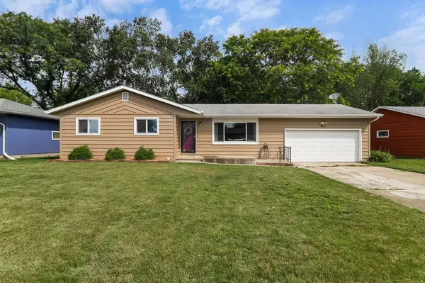 1412 Greenfield Cir, Sun Prairie, WI 53590