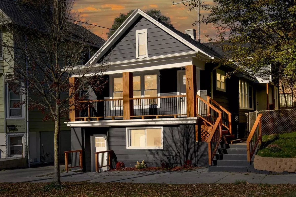 Milwaukee, WI 53211,1718 E Bradford AVENUE #1720