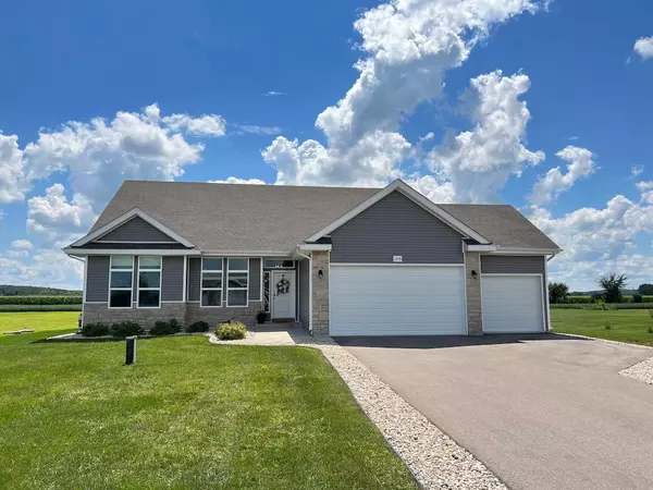 W2779 Fonda Ln, Belleville, WI 53508