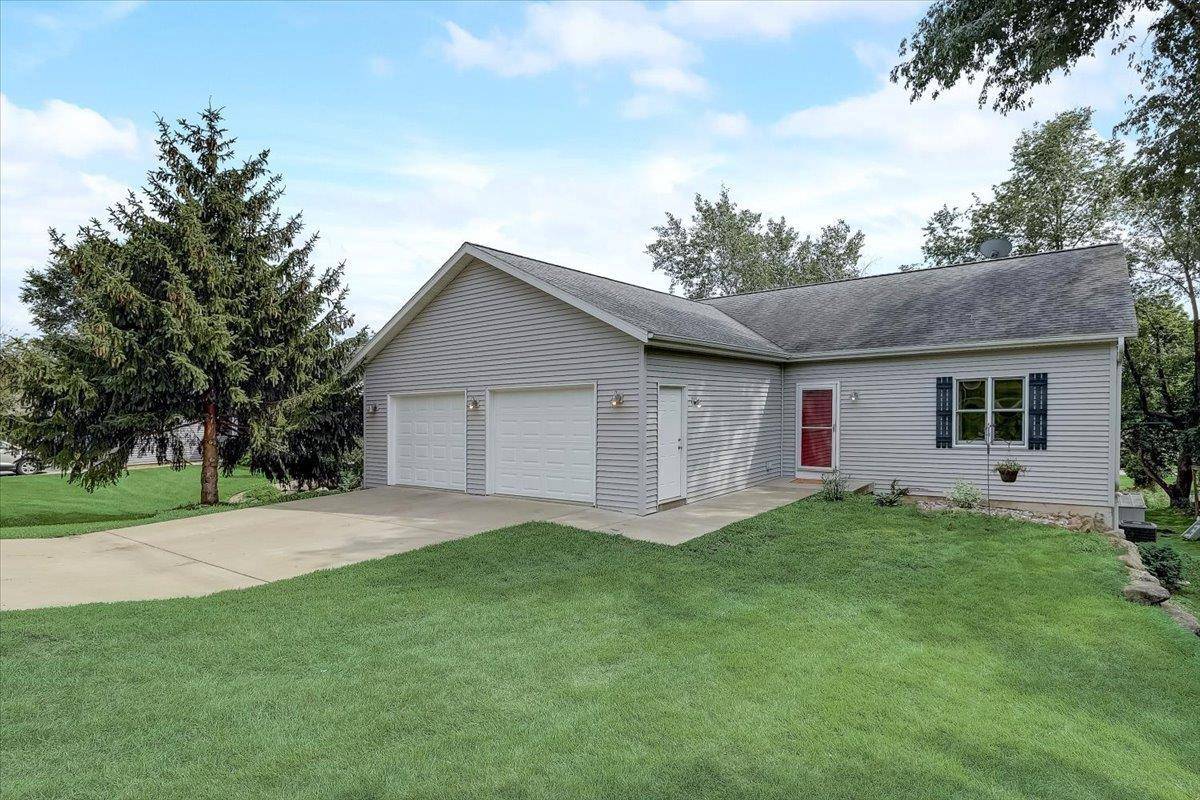 N2764 Cross St, Lodi, WI 53555