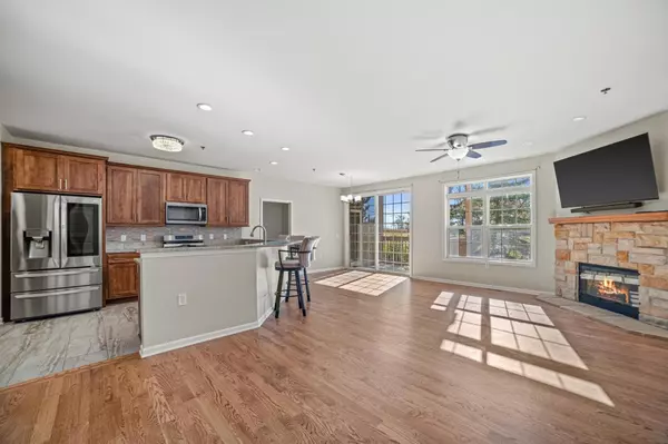 9227 S 51st STREET #204, Franklin, WI 53132