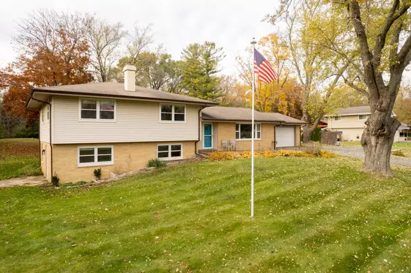W199N9355 Wellington DRIVE, Menomonee Falls, WI 53051