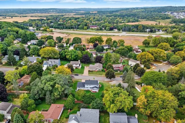 Waukesha, WI 53188,3041 Minot LANE