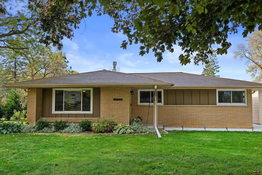 N58W18335 Juniper LANE, Menomonee Falls, WI 53051