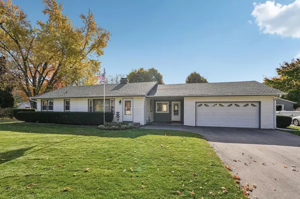 711 E Lisbon ROAD, Oconomowoc, WI 53066