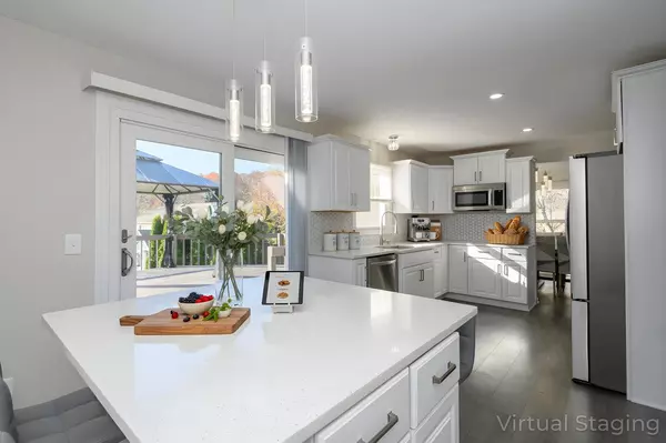 2811 Comanche COURT S, Waukesha, WI 53188