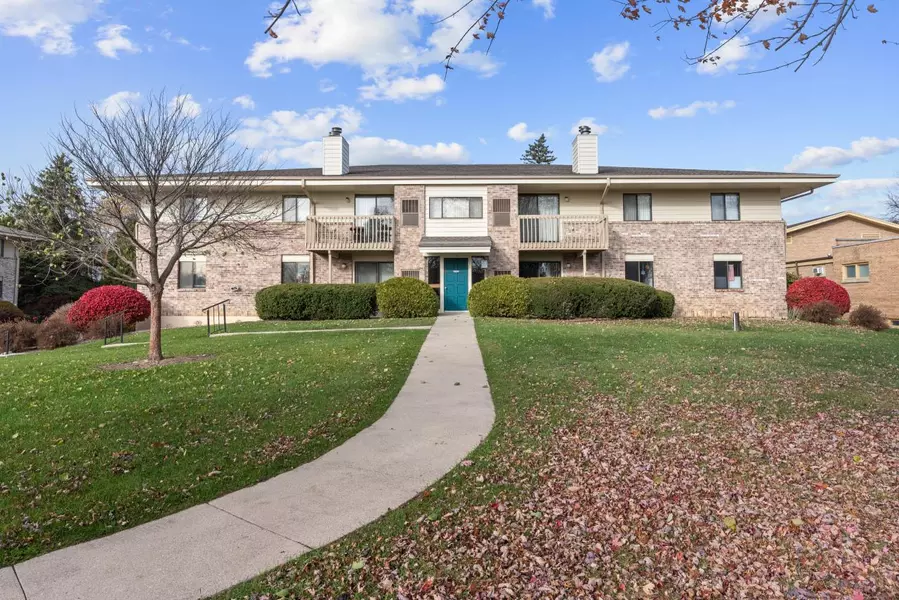 116 E Freistadt ROAD #B, Thiensville, WI 53092