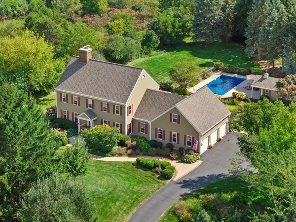 N40W33325 Woods View DRIVE, Nashotah, WI 53058