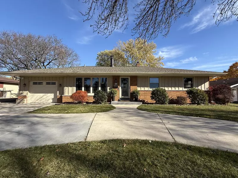 5400 S 22nd PLACE, Milwaukee, WI 53221