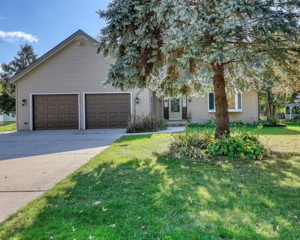 813 High STREET, Oconomowoc, WI 53066