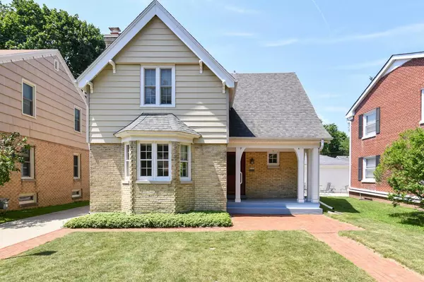 5159 N Santa Monica BOULEVARD, Whitefish Bay, WI 53217