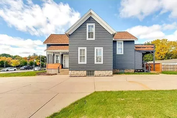 7236 W State STREET, Wauwatosa, WI 53213