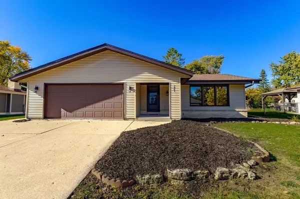 7661 S Lenox AVENUE, Oak Creek, WI 53154