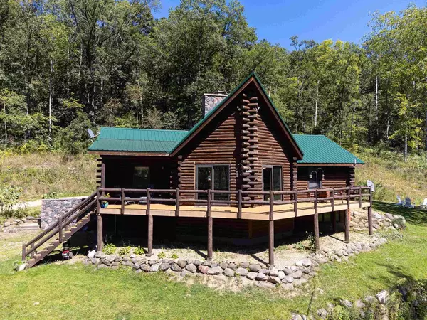 6465 Coon Rock Rd, Arena, WI 53503