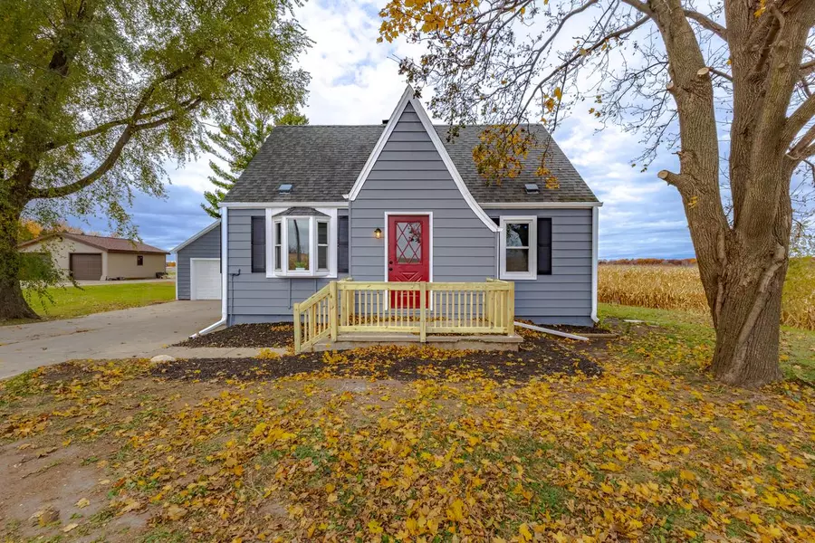 N6471 County Road E, Oconomowoc, WI 53066