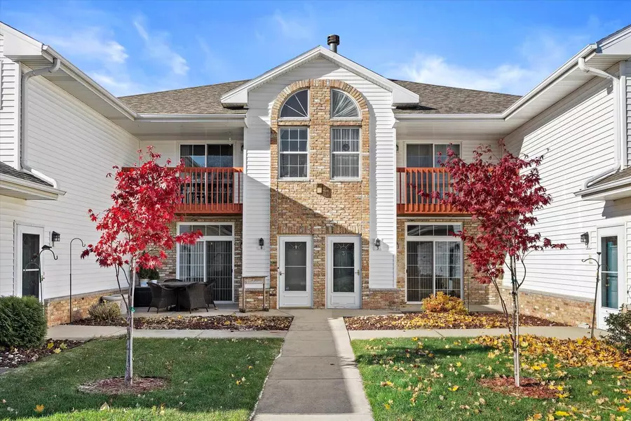 6190 S Creekside DRIVE #3, Cudahy, WI 53110