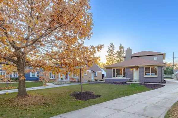 8201 N Whitney ROAD, Fox Point, WI 53217