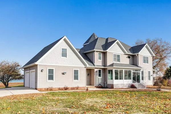 17707 Lakeshore ROAD, Two Rivers, WI 54241