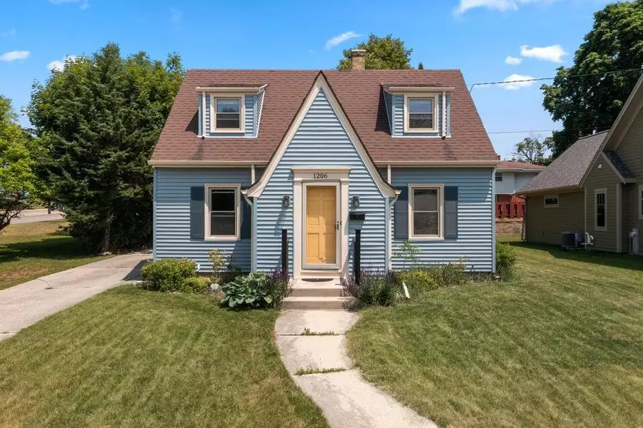 1206 15th AVENUE, Grafton, WI 53024